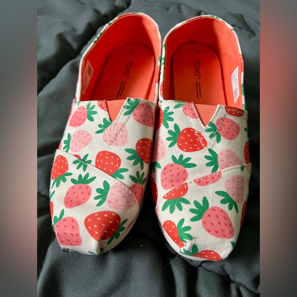 Toms Womens Strawberry Print Canvas Slip-On Shoes